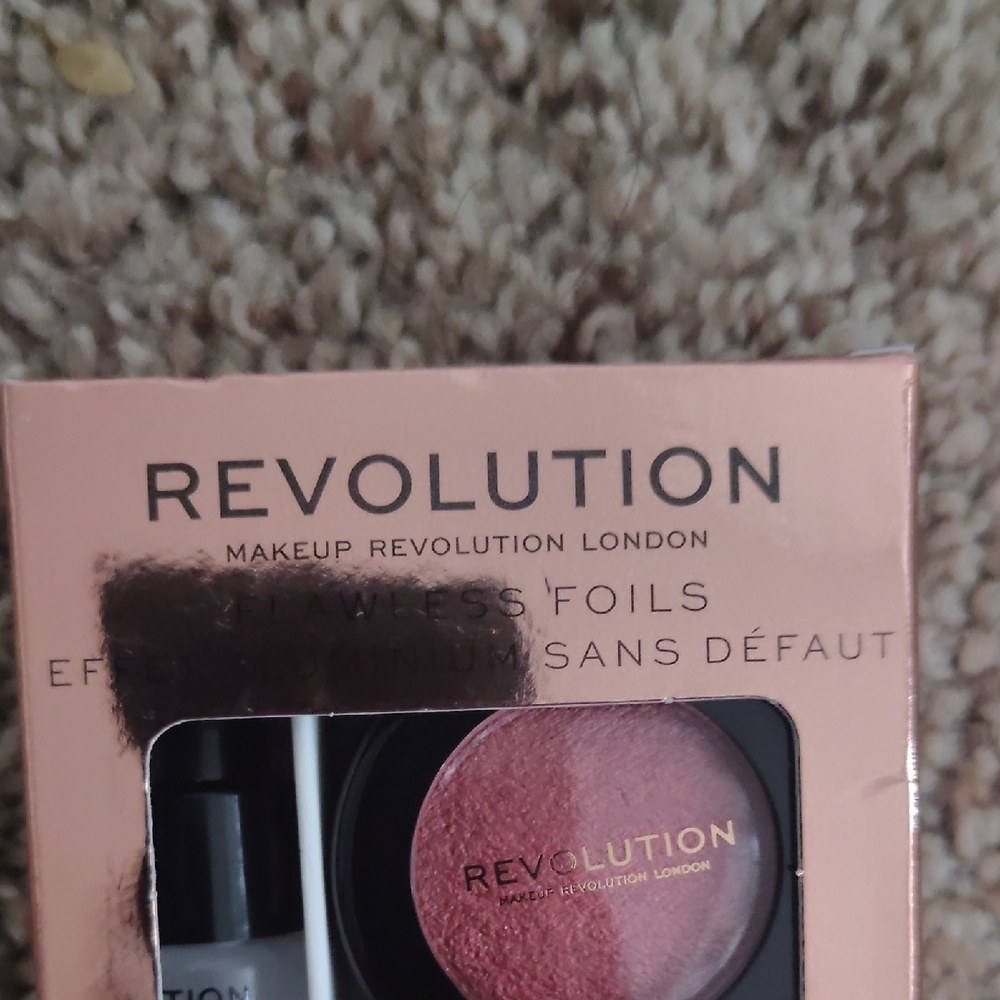 Revolution London Flawless Foils in Rose Gold Bundle 6/$24 - Picture 2 of 4